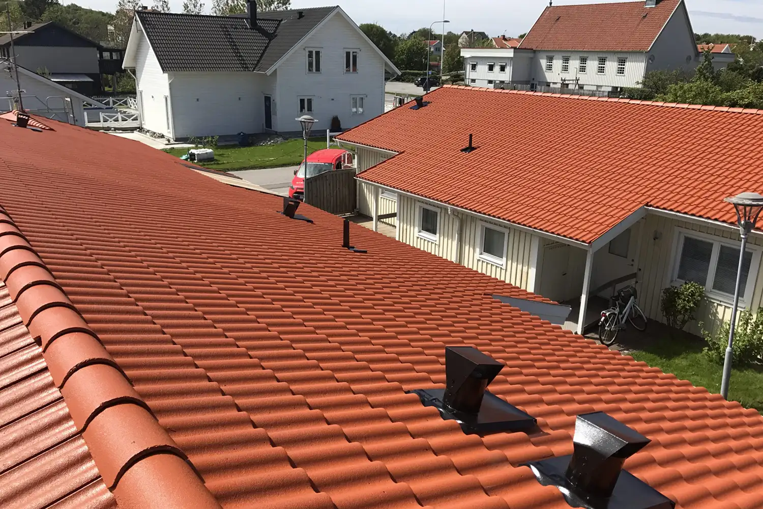 Vad ingår i en professionell takmålning?
